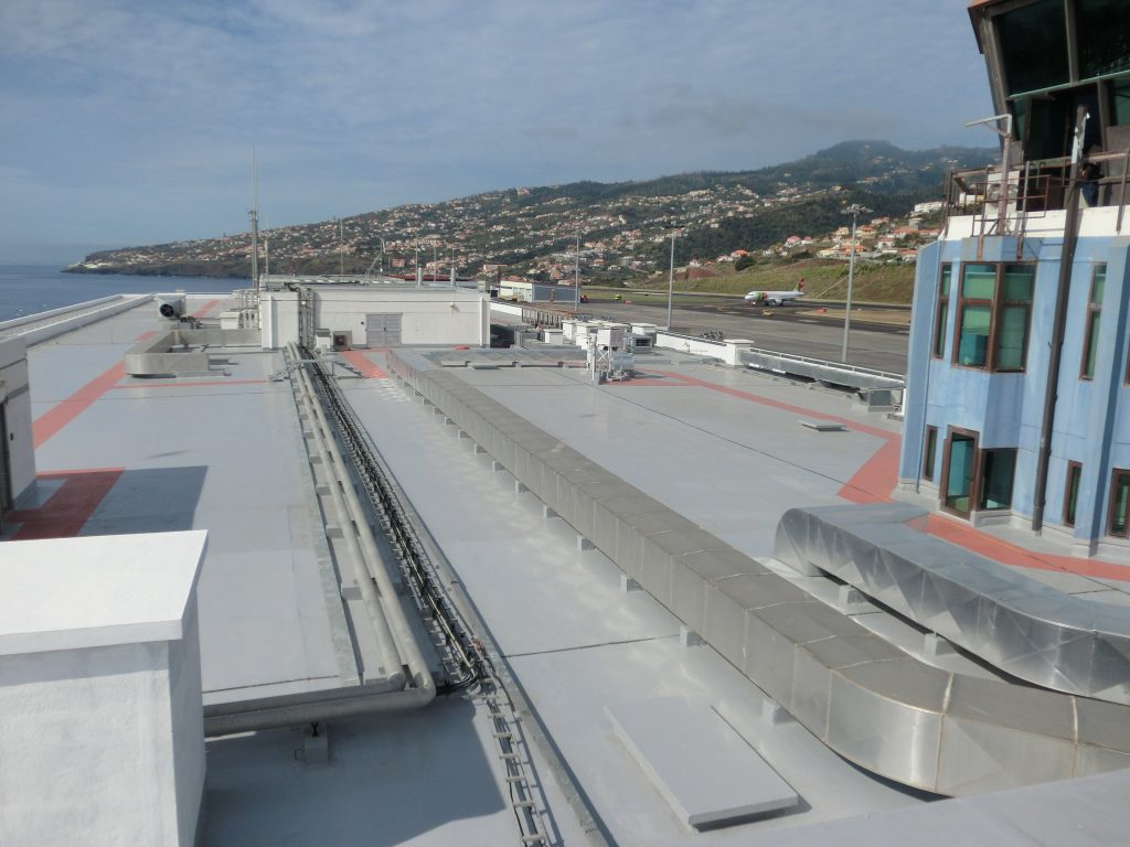 Vista da cobertura concluída do Aeroporto da Madeira