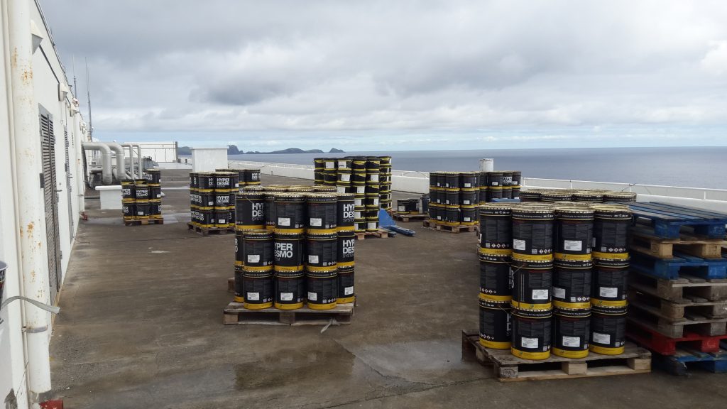 Materiais de impermeabilização preparados na cobertura do Aeroporto da Madeira