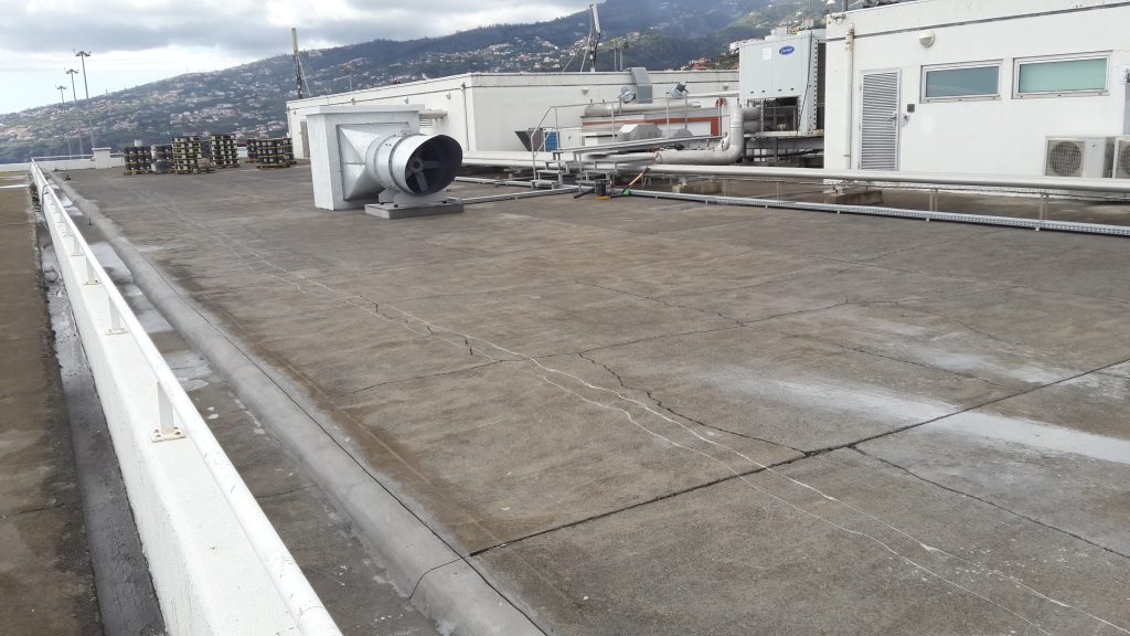 Aplicação do sistema de impermeabilização na cobertura do Aeroporto da Madeira