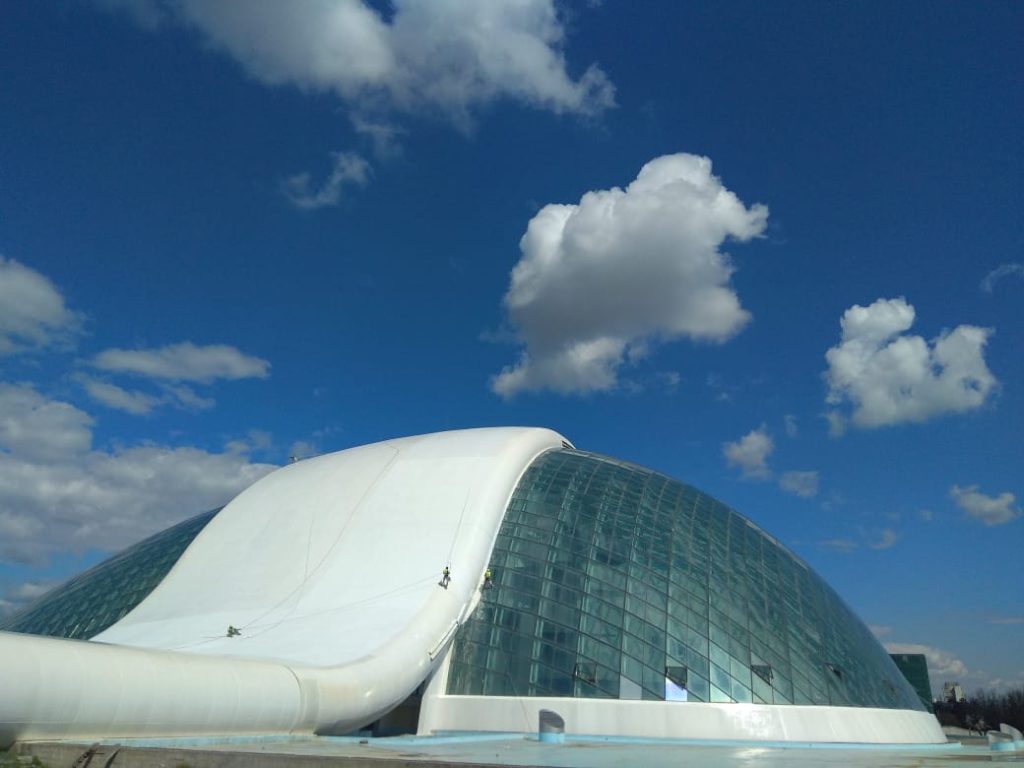 PARLAMENTO-GEORGIA — fotografia da obra