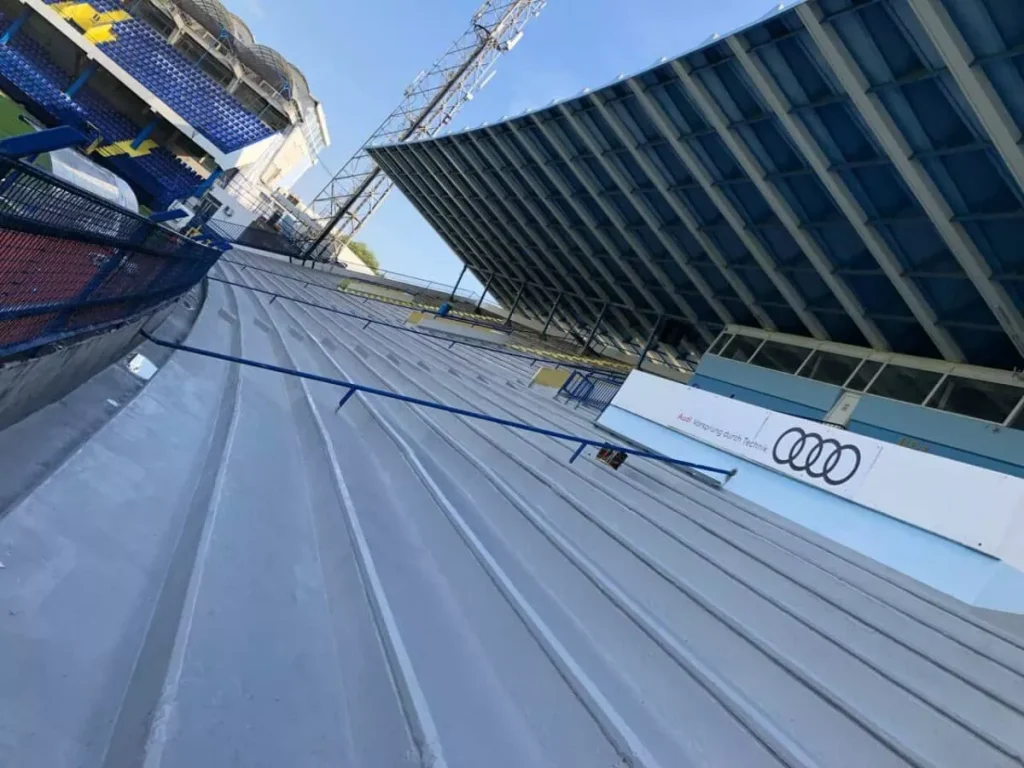 Impermeabilização e proteção das bancadas do Estádio de Podgorica – Montenegro — fotografia 2