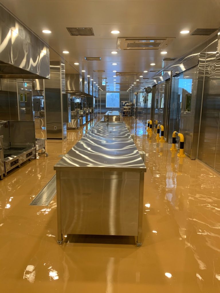 SISTEMA DE PAVIMENTO INDUSTRIAL EM POLIURETANO NA COZINHA DE HOSPITAL NA COREIA DO SUL — fotografia 4