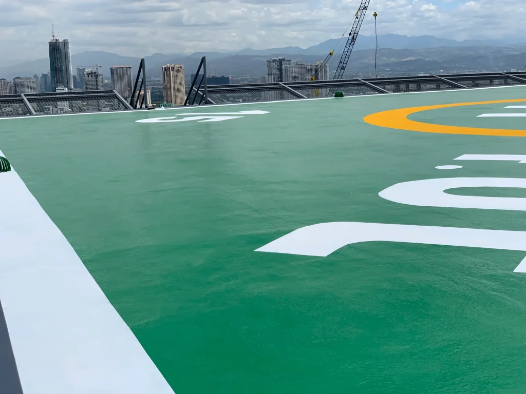 Impermeabilização e proteção antiderrapante de heliporto nas Filipinas com Sistema HYPERDESMO® — fotografia 3